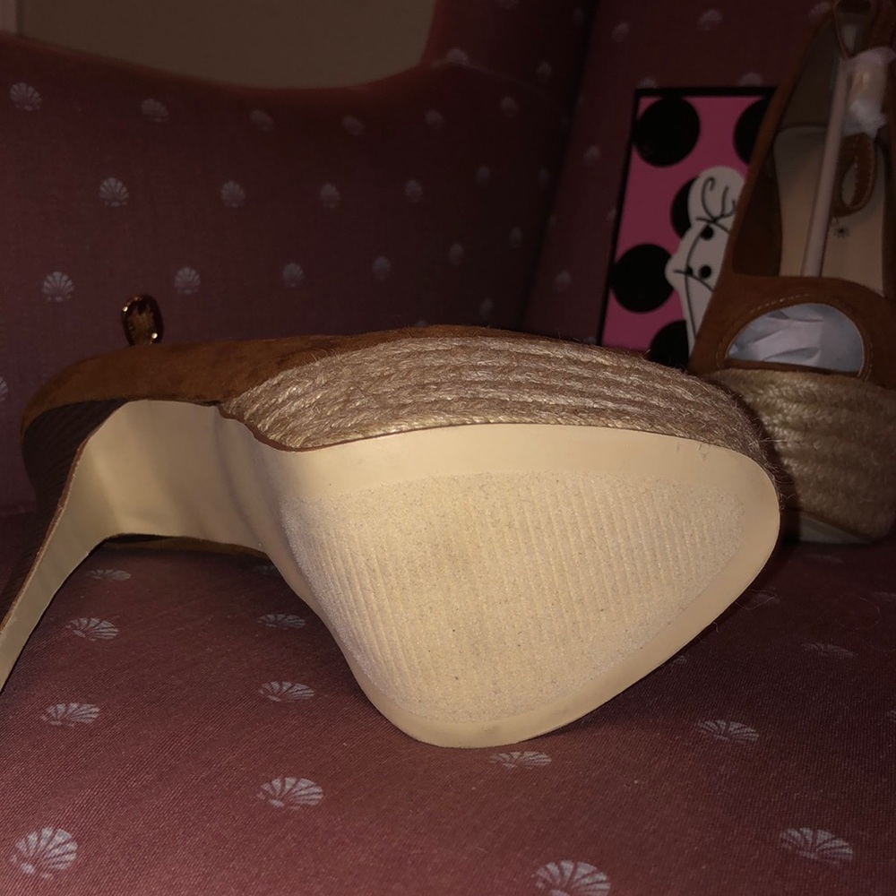 Brand new heels - Picture 4 of 4